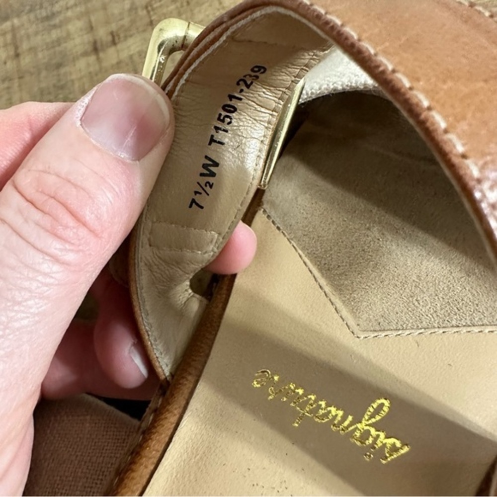 Trotters Signature Leather Sandals - Picture 9 of 11